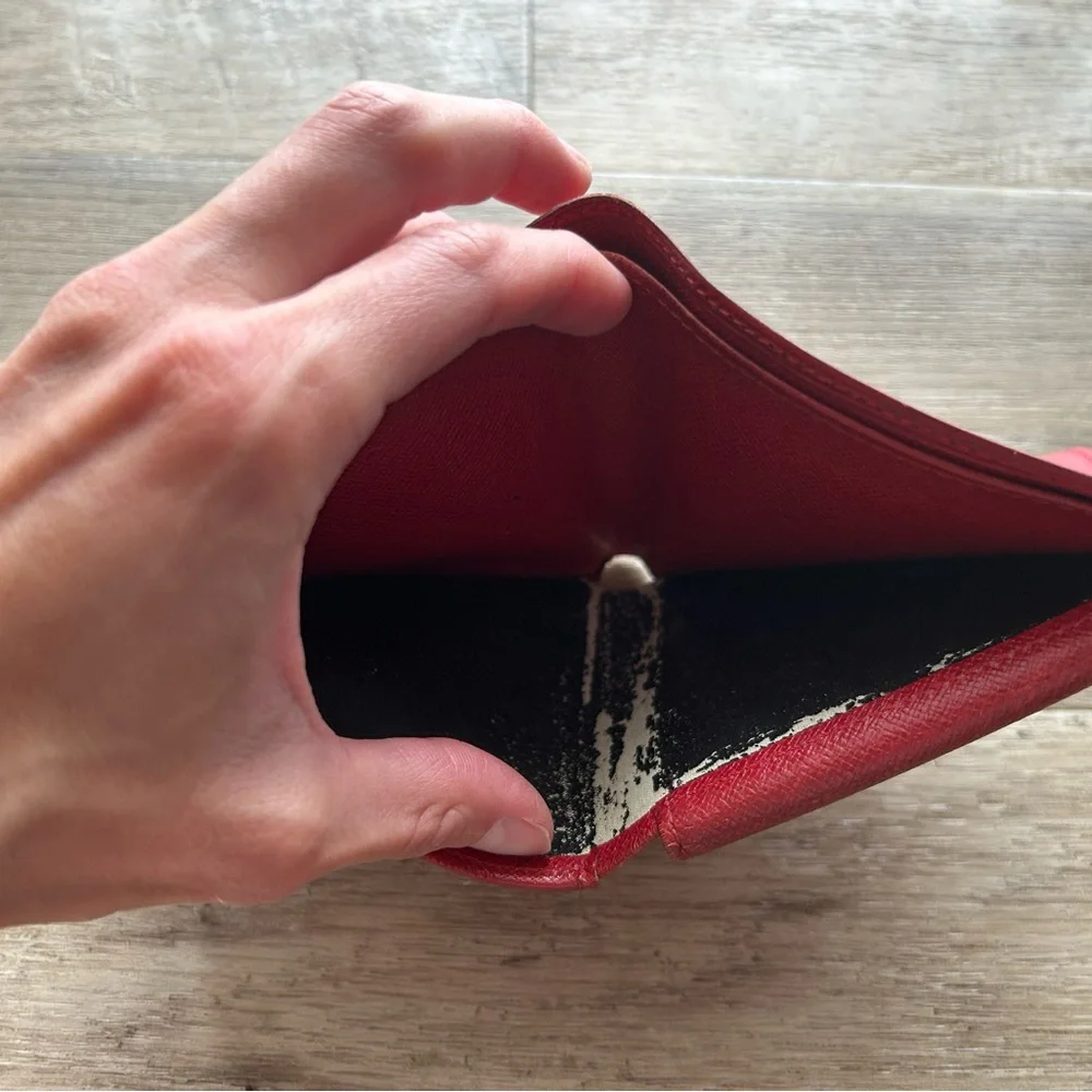 Louis Vuitton Epi Wallet Red Bifold - Picture 6 of 11